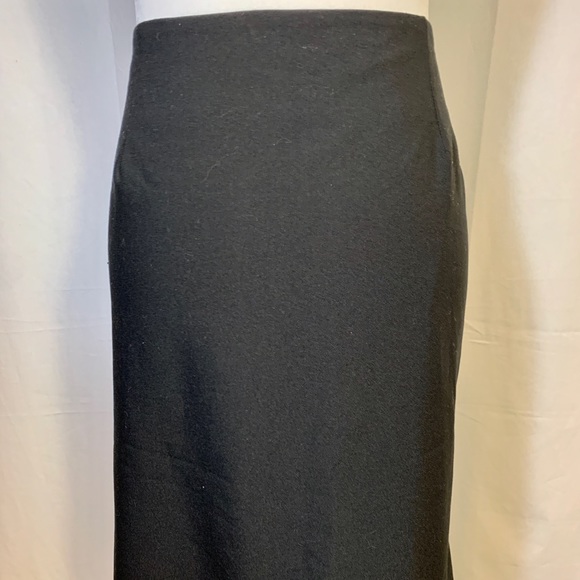 Bedo Pencil Skirt with a twist - Picture 4 of 6